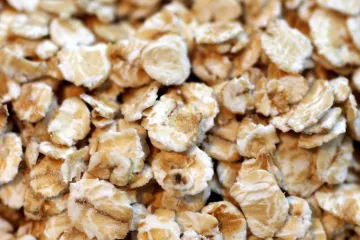 Detalle de avena en copos.