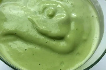 Batido de aguacate, vista superior.