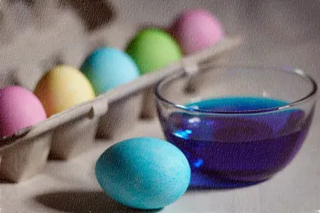 Huevos teñidos de colores simples.