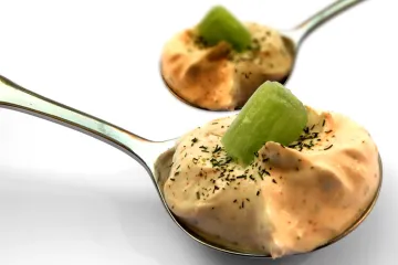 Crema de melocotón con kiwi.