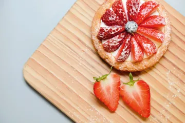 Tartaleta de fresa con base de masa.