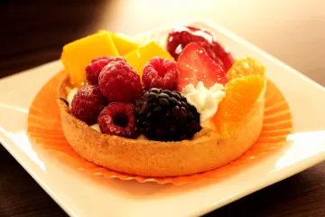Tartaleta dulce de frutas con masa quebrada.