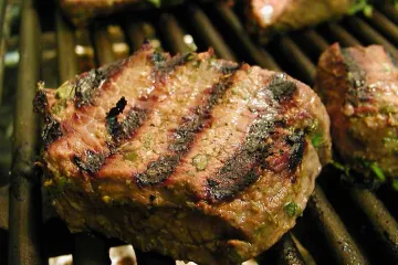 Filete de solomillo adobado en la barbacoa.
