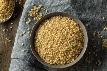 Arroz integral de grano corto.