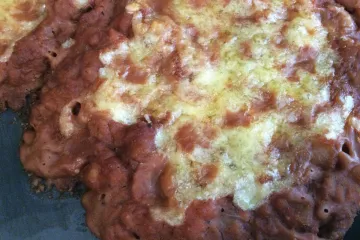 Detalle de frijoles refritos al estilo del rancho.