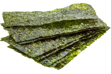 Hojas de nori seco.