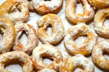 Maravillas espolvoreadas con azúcar.