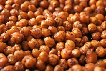 Garbanzos salteados con pimentón.