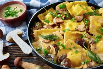 Ravioli con ajo y setas.