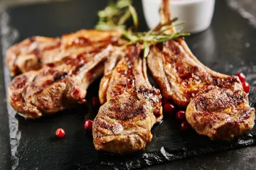 Chuletas de cordero hechas a la brasa.