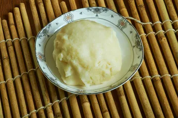 Un plato con fufu cocinado al estilo del Congo.