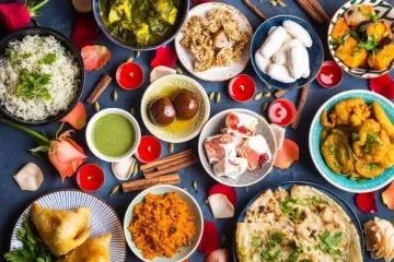 Una selección de platos tradicionales para servir en Diwali.