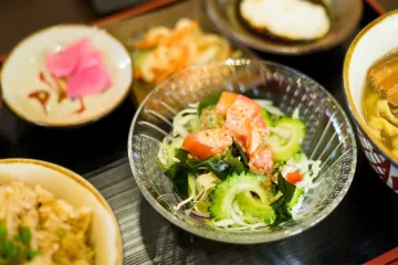 Una selección de platos de Okinawa.
