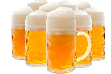 Jarras de cerveza.
