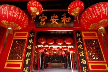 Puerta de un edifico en China, Asia.