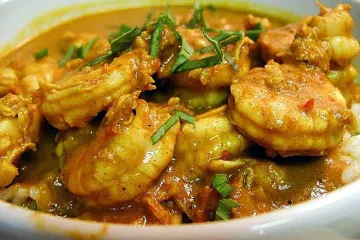 Curry de gambas con leche de coco.