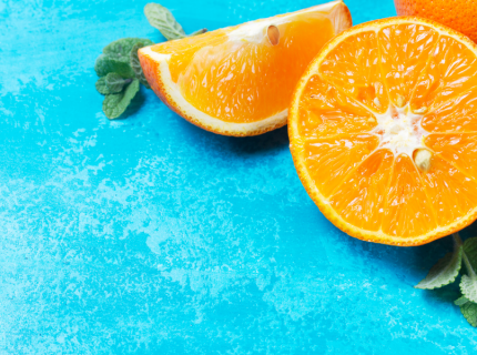 Menta fresca y naranjas.