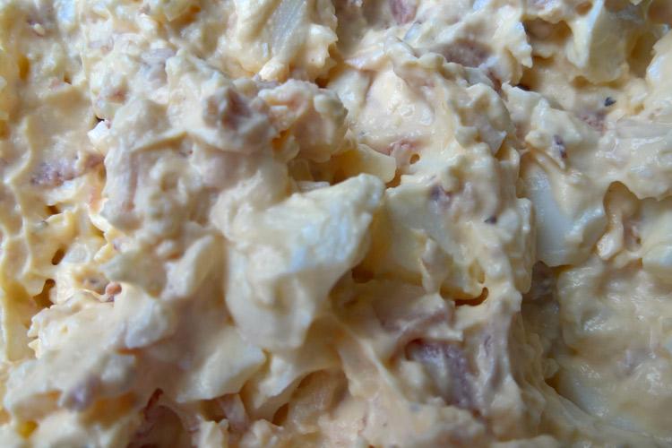 Ensalada de huevo y bacon.