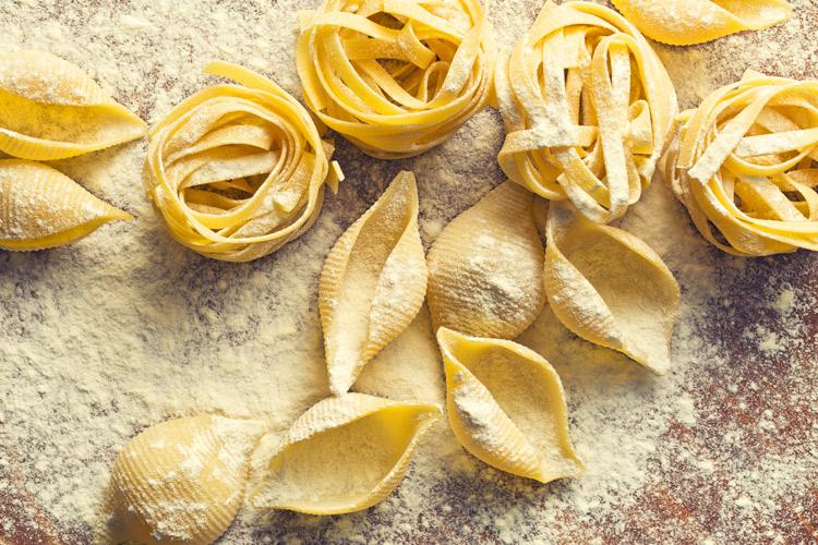 Diferentes formas de pasta fresca al huevo.