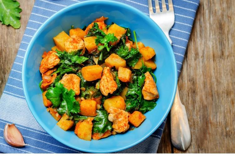 Pollo guisado con batata.