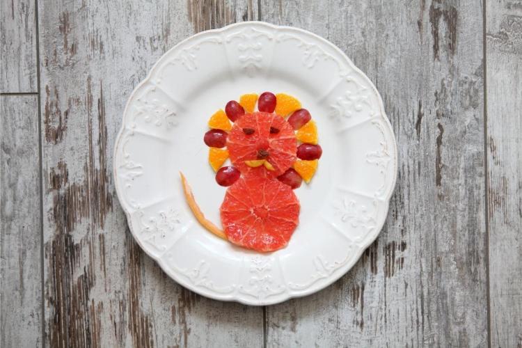 Un león de naranja.