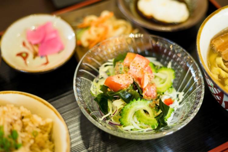 Una selección de platos de Okinawa.