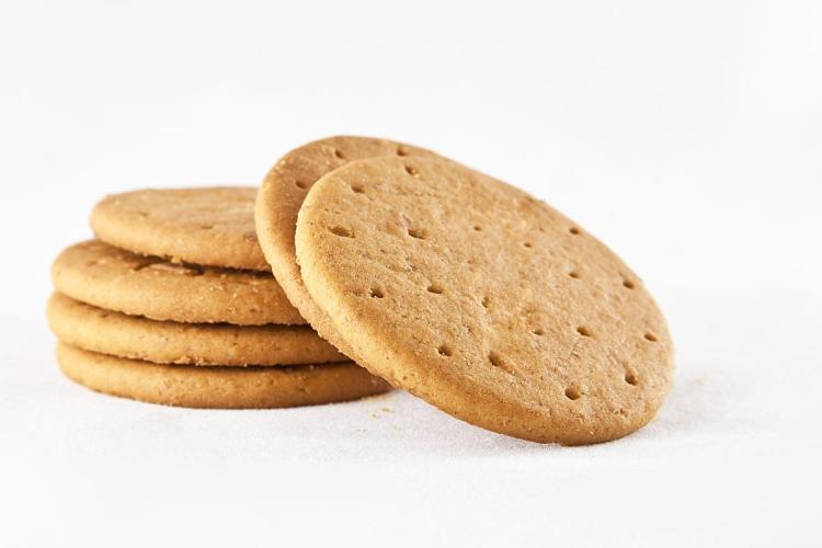 Galletas caseras de masa sobada, dcoradas con un pincho.
