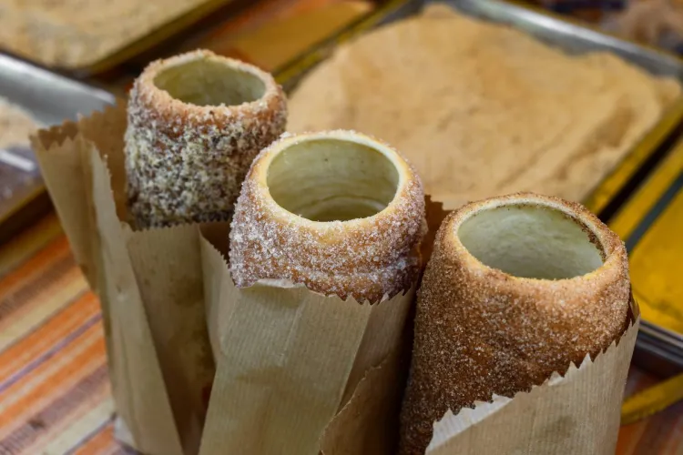Pasteles de chimenena en bolsa de papel.