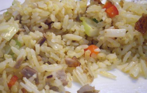 Arroz salteado al estilo chino.