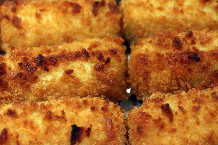 Croquetas de puré de patata.