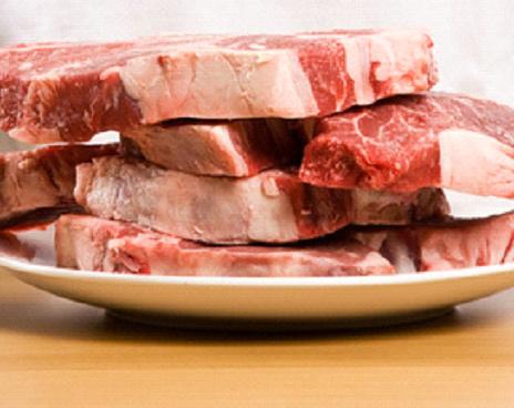 Filetes de carne crudos.
