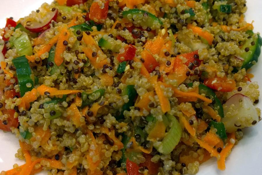 Ensalada de quinua con hortalizas.