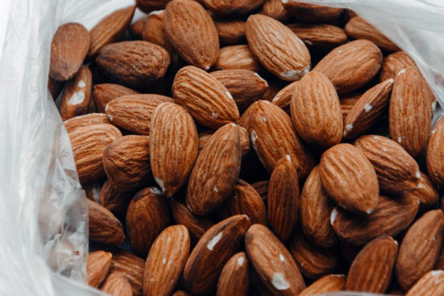 Almendras sin cáscara.