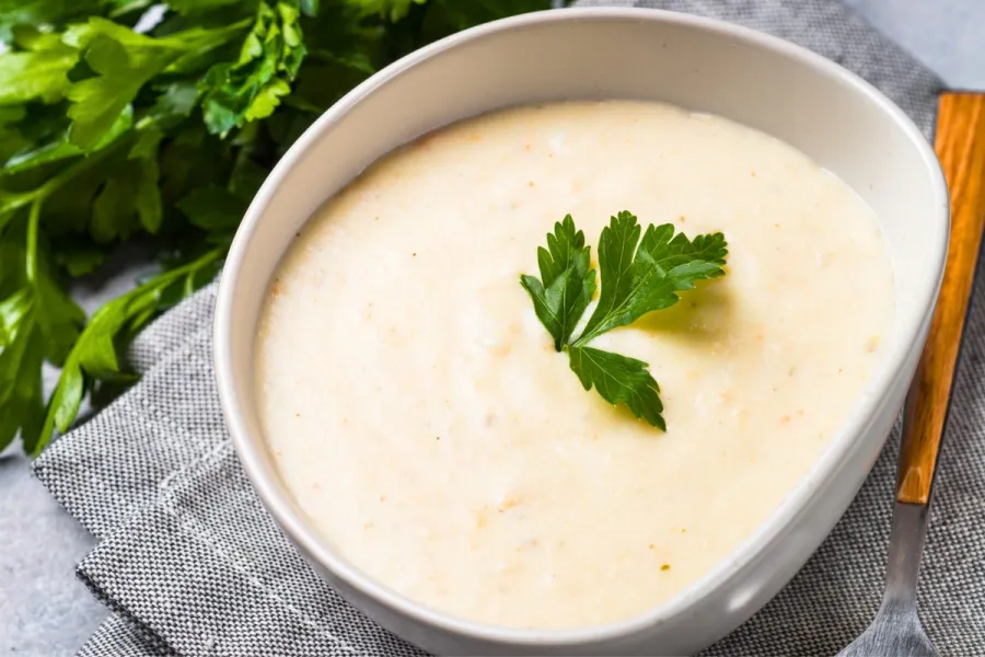 Un cuenco con puré de patata.