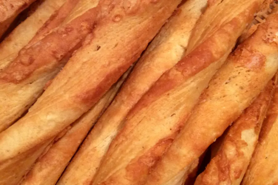 Palitos de queso de masa quebrada.