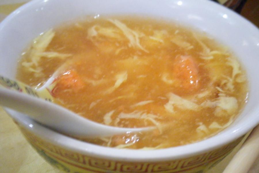 Cuenco con sopa china.