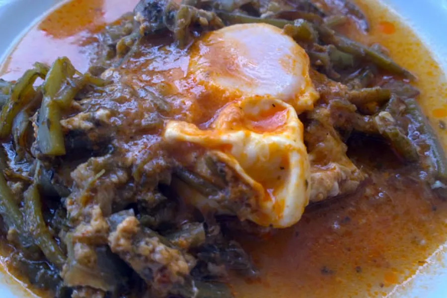 Detalle de huevos con tagarninas.