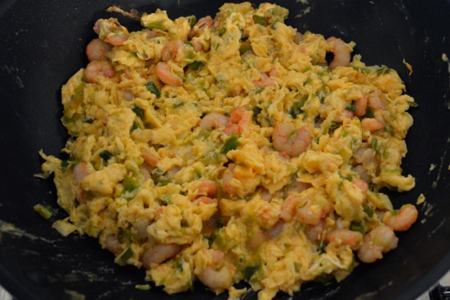 Revuelto de gambas.