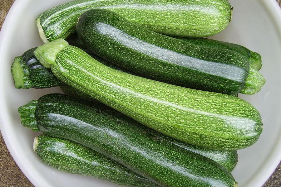 Calabacines lavados.