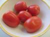 Tomates de pera en un bol de derámica - Wikimedia Commons.