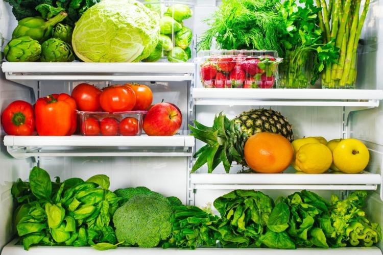 Verduras en el refrigerador.