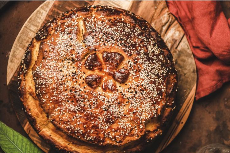 Pan de San Basilio, un dulce griego tradicional para celebrar el final del año.