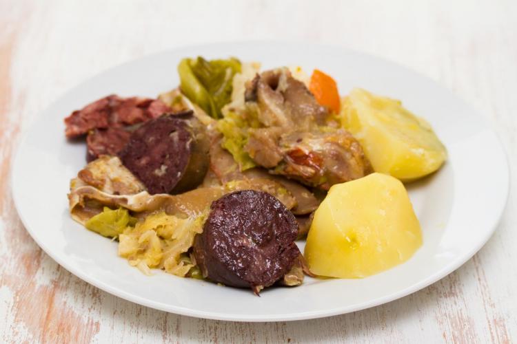Un plato de cozido à portuguesa.