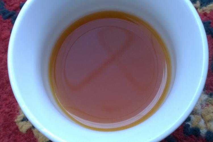 Una taza de café árabe.