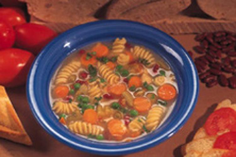 Sopa con pasta italaiana,